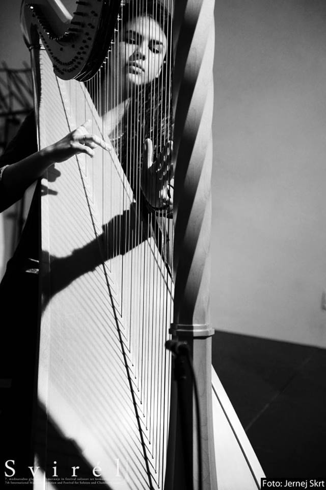 Irene Pauletto performing